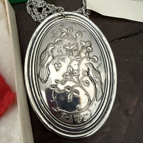 1972 Towle STERLING 12 Days Of Christmas Ornament Medallion 2 Turtle Doves Cross - Picture 4 of 5